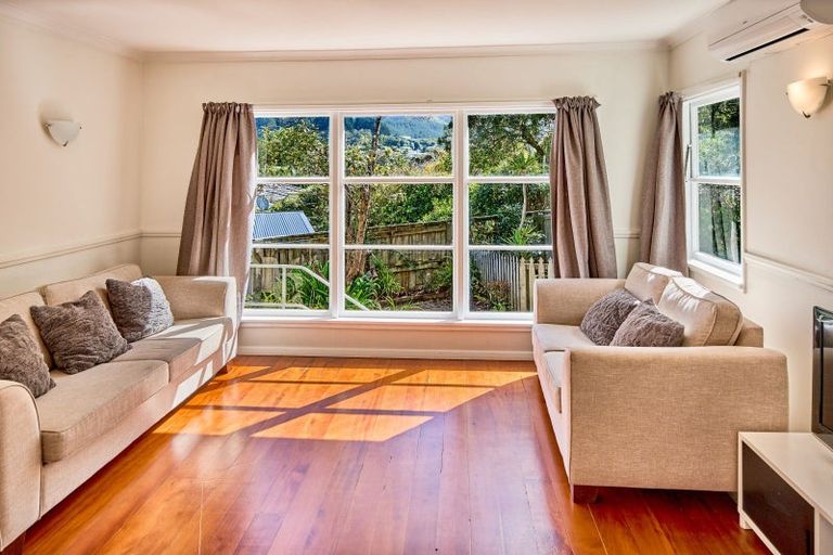 Photo of property in 6 Matai Street, Tawa, Wellington, 5028