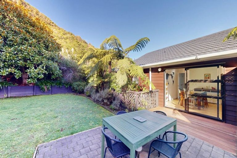 Photo of property in 60 Satara Crescent, Khandallah, Wellington, 6035