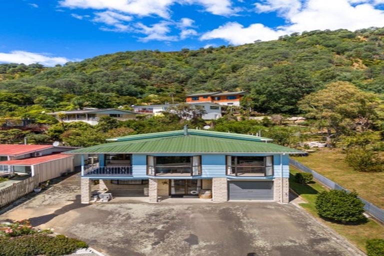 Photo of property in 68 Wairau Road, Picton, 7220
