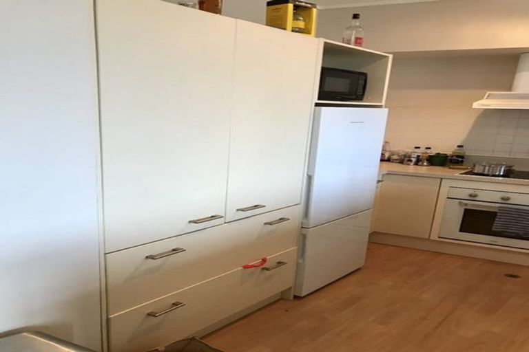 Photo of property in 17 Kent Terrace - Kent Apartments, 6d/16 Kent Terrace, Mount Victoria, Wellington, 6011