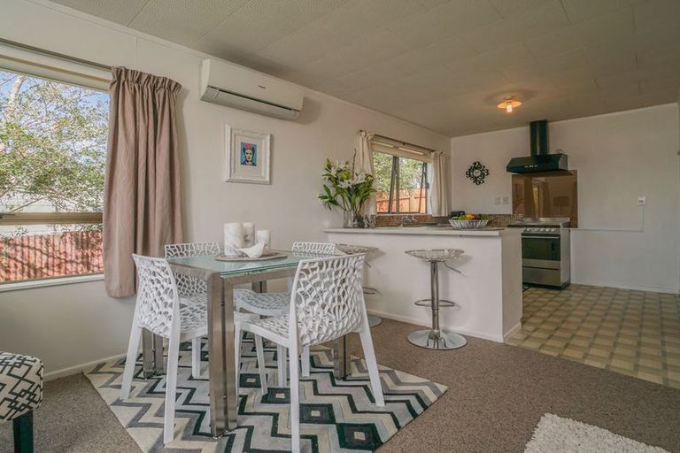 Photo of property in 2/9 Lancaster Road, Beach Haven, Auckland, 0626