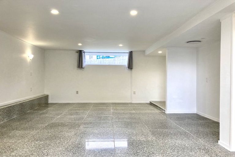 Photo of property in 19 Finlow Drive, Te Atatu South, Auckland, 0610