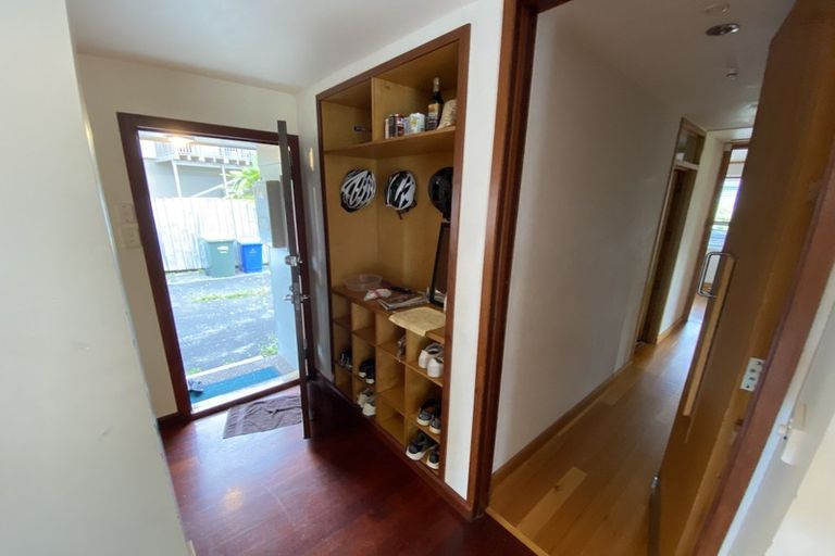 Photo of property in 10 Rapaki Place, Te Atatu Peninsula, Auckland, 0610