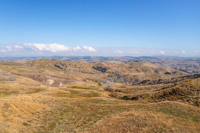 Photo of property in 628 Old Hill Road, Porangahau, 4291