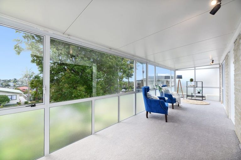 Photo of property in 1/1 Flagstaff Place, Massey, Auckland, 0614