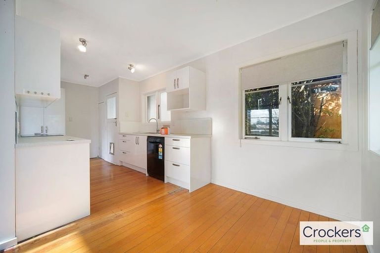 Photo of property in 21 Amberley Avenue, Te Atatu South, Auckland, 0610