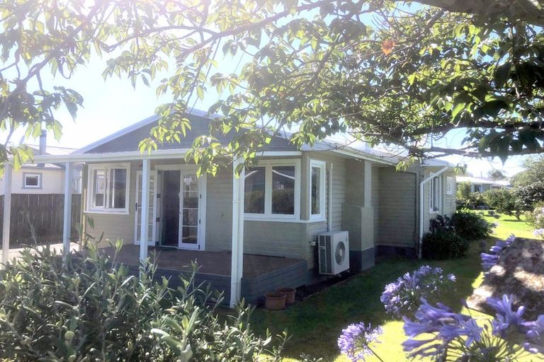 Photo of property in 14 Shanly Street, Waipawa, 4210