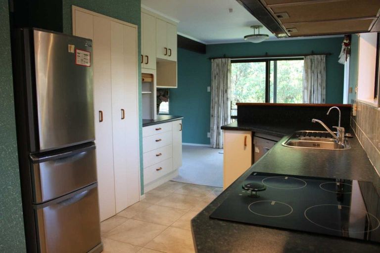 Photo of property in 26 Springdale Grove, Fitzherbert, Palmerston North, 4410