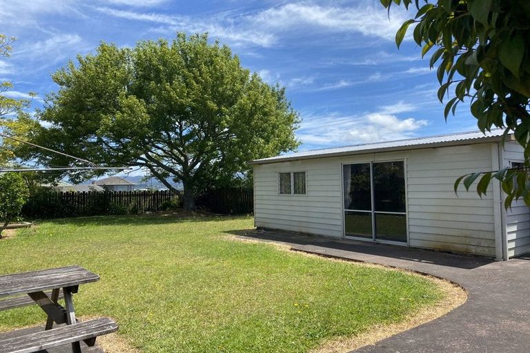 Photo of property in 10 Strid Road, Te Atatu South, Auckland, 0610