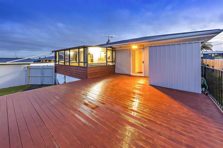 Photo of property in 49 Christmas Road, Manurewa, Auckland, 2102