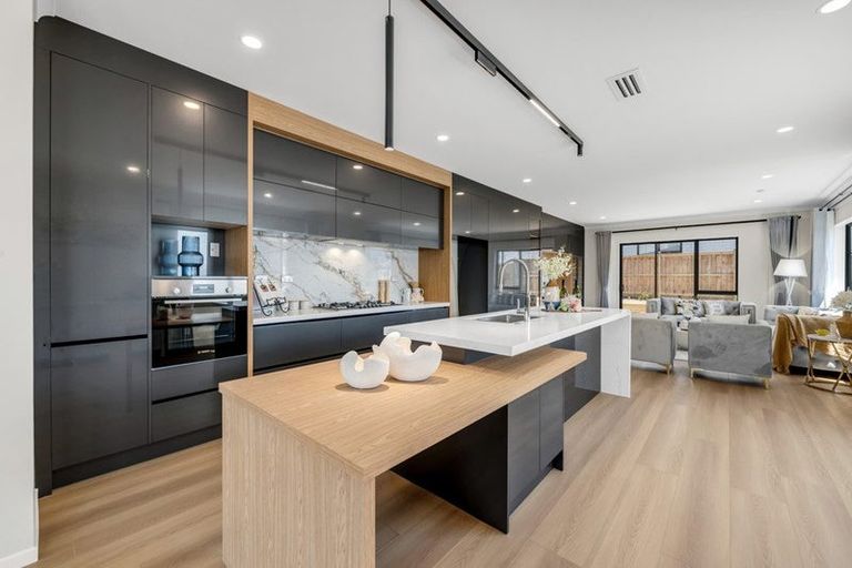 Photo of property in 60 Elevation Street, Flat Bush, Auckland, 2019