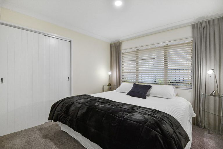 Photo of property in 160 Kittiwake Drive, Schnapper Rock, Auckland, 0632