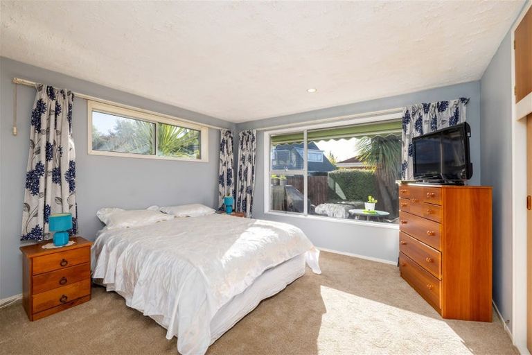 Photo of property in 38 Highland Place, Avonhead, Christchurch, 8042