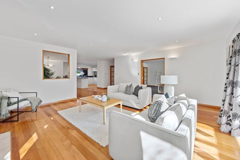 Photo of property in 33 Bryndwr Road, Fendalton, Christchurch, 8052