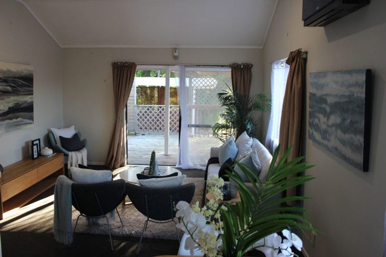 Photo of property in 2/109 Don Buck Road, Massey, Auckland, 0614