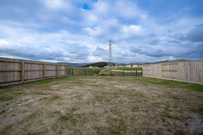 Photo of property in 44 Sardinia Grove, Fitzherbert, Palmerston North, 4410