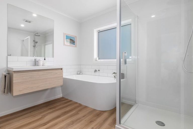 Photo of property in 46 Nimmo Avenue West, Waikanae, 5036