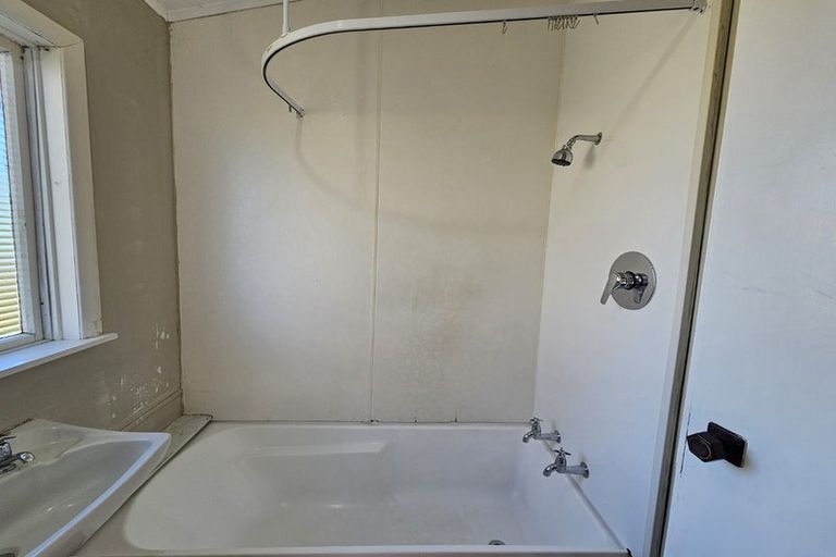 Photo of property in 85-87 Banks Street, Marfell, New Plymouth, 4310