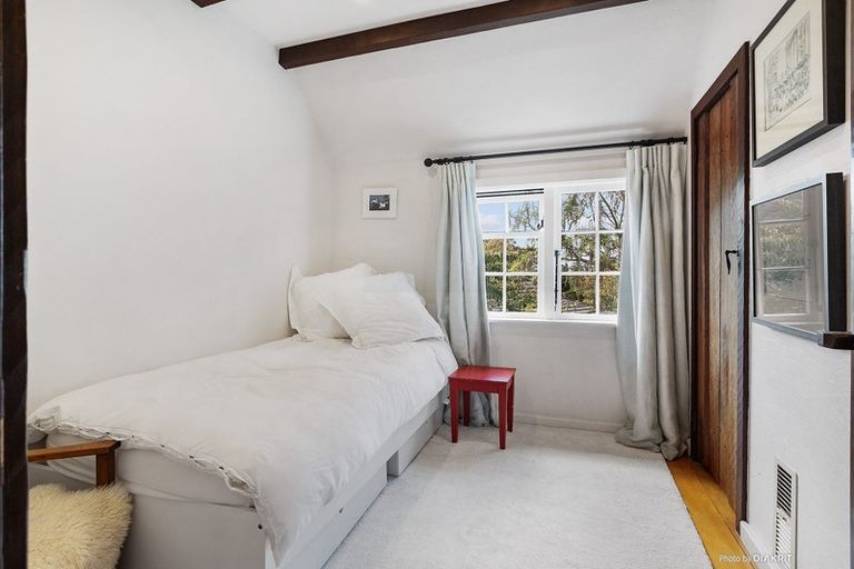 Photo of property in 100 Glenmore Street, Northland, Wellington, 6012