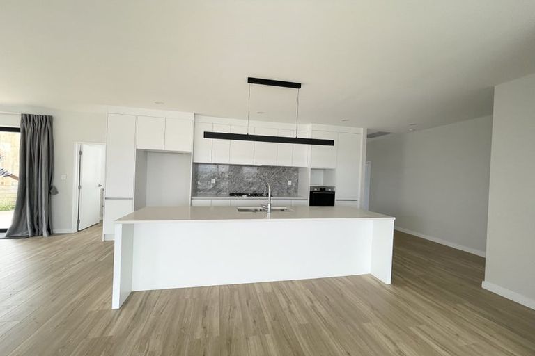 Photo of property in 35 Symes Drive, Red Beach, 0932