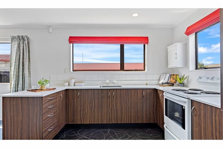 Photo of property in 53 Arcon Drive, Broomfield, Christchurch, 8042