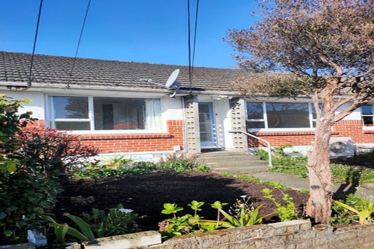 Photo of property in 2/3 Camp Street, Silverstream, Upper Hutt, 5019