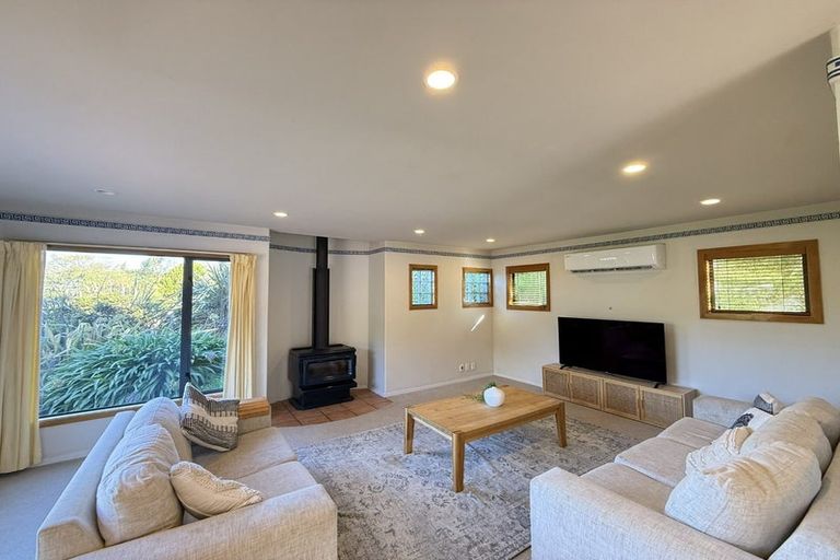 Photo of property in 37 Cornwall Road, Lyttelton, 8082