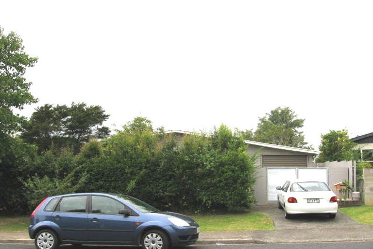 Photo of property in 95 Lauderdale Road, Birkdale, Auckland, 0626