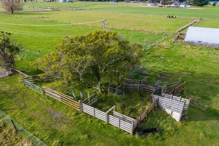 Photo of property in 128 Waihakeke Road, Waihakeke, Carterton, 5792