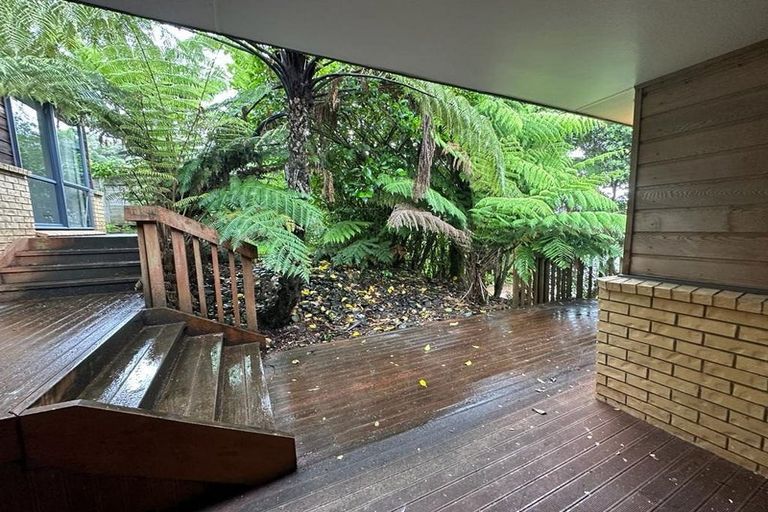 Photo of property in 12 Poturi Streams Avenue, Titirangi, Auckland, 0604