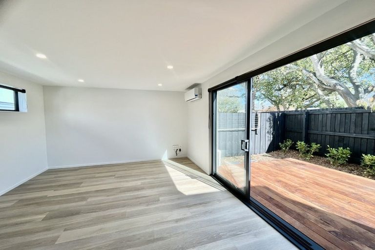 Photo of property in 2/10 Surrey Street, Linwood, Christchurch, 8062