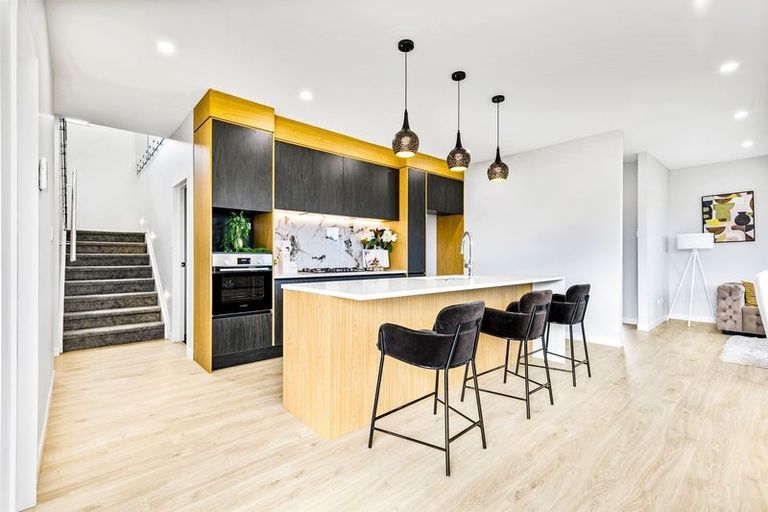 Photo of property in 63 Mcindoe Road, Kumeu, 0810