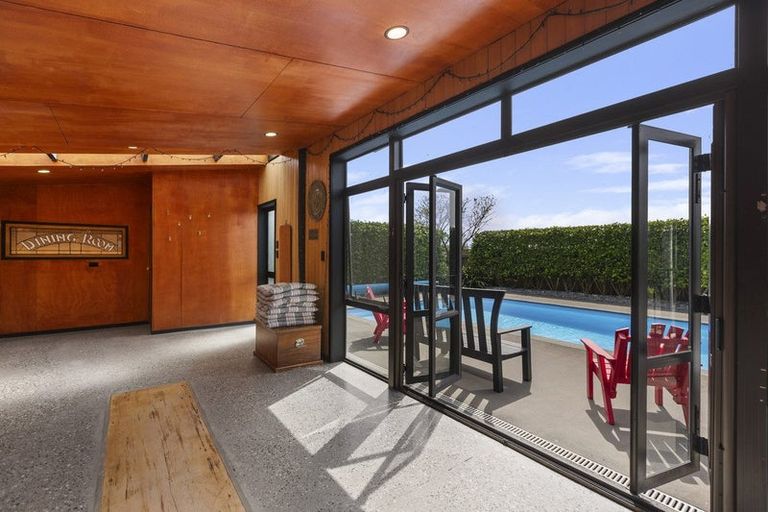 Photo of property in 8 Blenheim Place, Vogeltown, New Plymouth, 4310