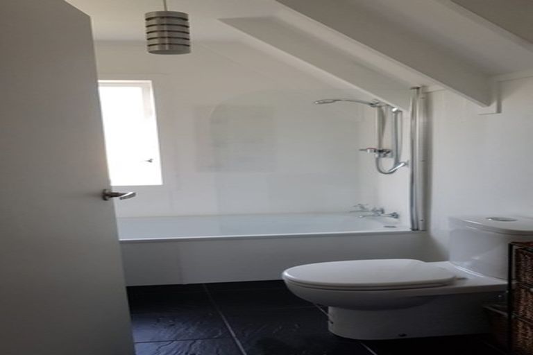 Photo of property in 50f5 Darlington Road, Miramar, Wellington, 6022