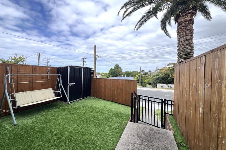 Photo of property in 3/24 Kelwyn Road, Kelston, Auckland, 0602