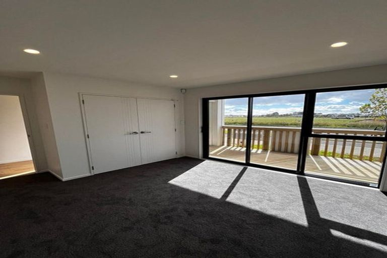 Photo of property in 14 Auranga Drive, Karaka, 2113