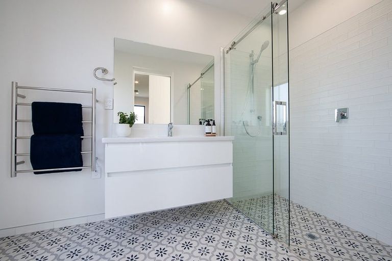 Photo of property in 180 Owhiwa Road, Parua Bay, Onerahi, 0192