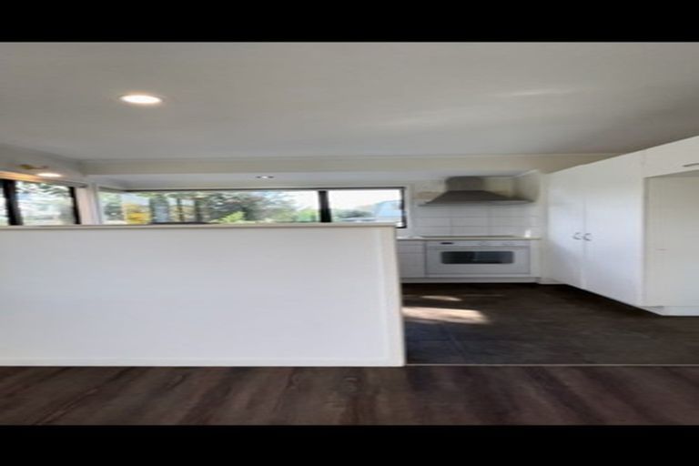 Photo of property in 2/5 Tahinga Street, Northcote, Auckland, 0627