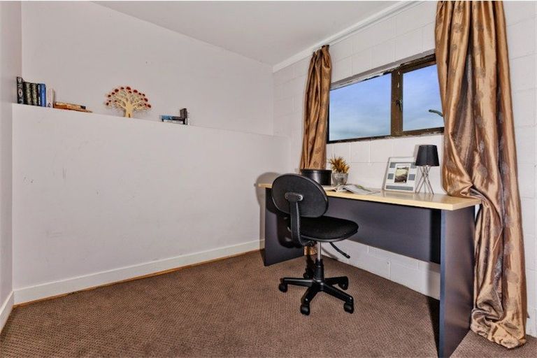 Photo of property in 16a Holiday Road, Stanmore Bay, Whangaparaoa, 0932