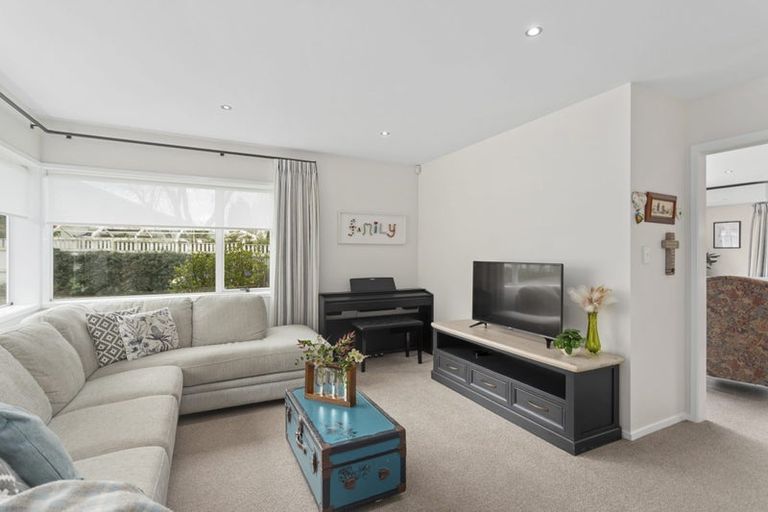 Photo of property in 17b Humphrey Kemp Avenue, Henderson, Auckland, 0612