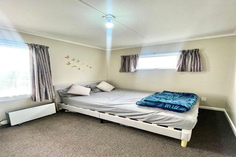 Photo of property in 77 Woodglen Road, Glen Eden, Auckland, 0602