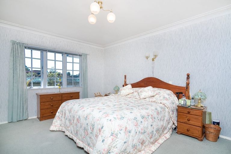 Photo of property in 1/27 Nui Mana Place, Te Atatu South, Auckland, 0610