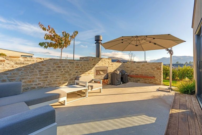 Photo of property in 35 Mount Nicholas Avenue, Wanaka, 9305