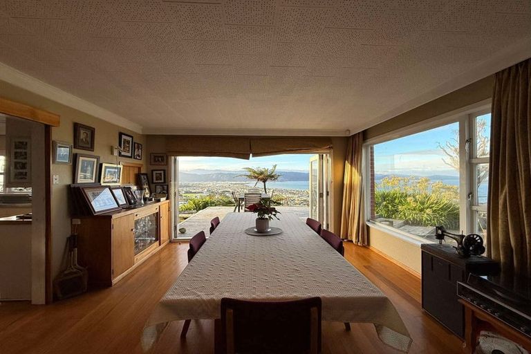 Photo of property in 17 Rakeiora Grove, Korokoro, Lower Hutt, 5012
