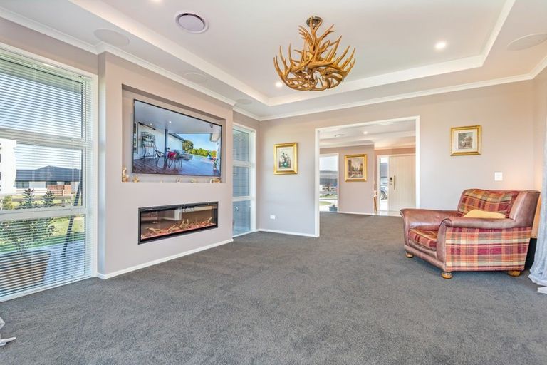Photo of property in 61 Hartwell Drive, Kelvin Grove, Palmerston North, 4470