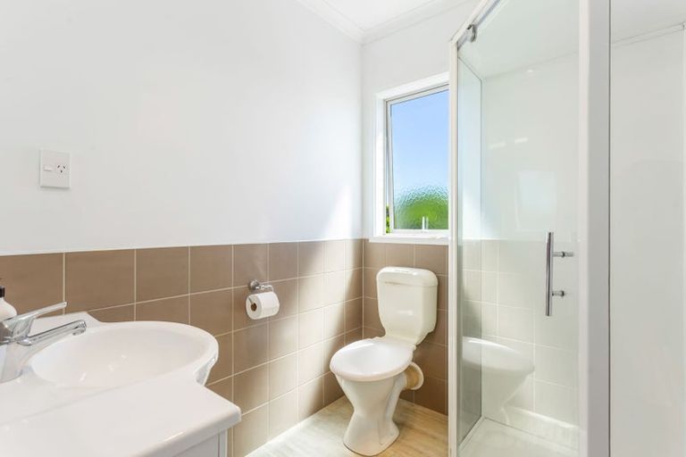 Photo of property in 418a Old Te Atatu Road, Te Atatu Peninsula, Auckland, 0610