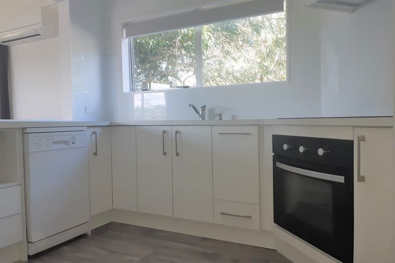 Photo of property in 1 Raelene Place, Massey, Auckland, 0614