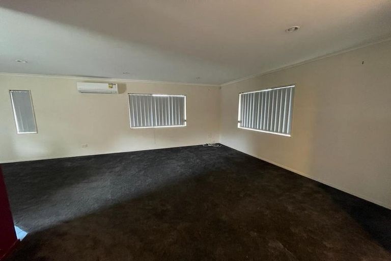 Photo of property in 648 Massey Road, Mangere, Auckland, 2022