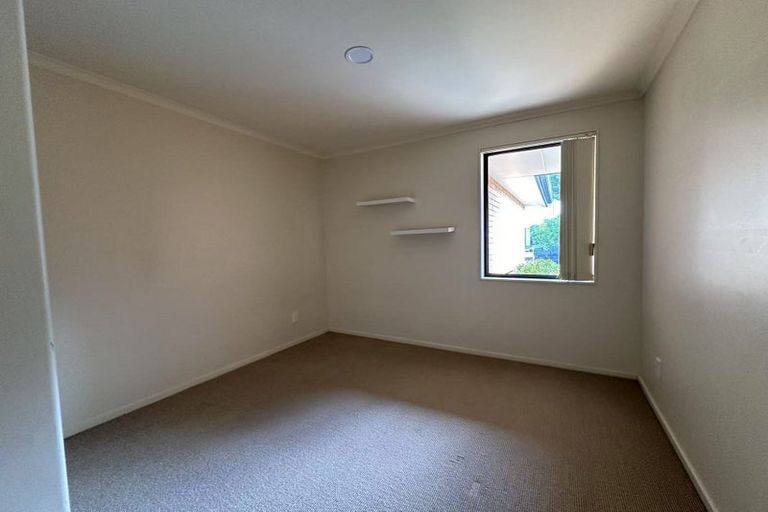 Photo of property in 10 Nimstedt Avenue, Oteha, Auckland, 0632