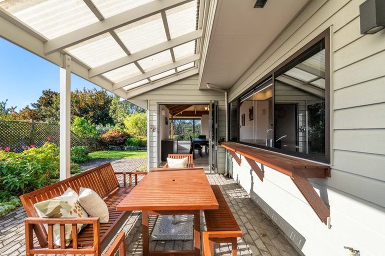 Photo of property in 64 Karina Road, Merrilands, New Plymouth, 4312
